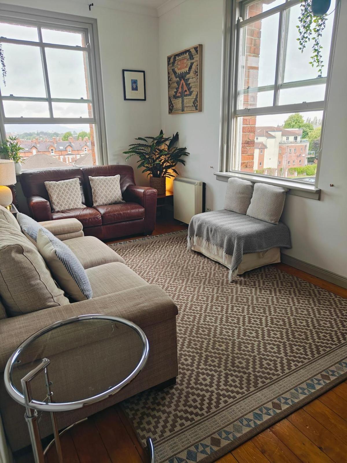 Bright Characterful 2-bed Ormeau Road Belfast